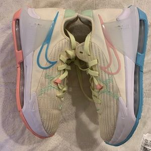 Boys Nike Lebrons size 6